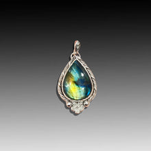 Labradorite Floral Pendant