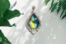 Labradorite Floral Pendant