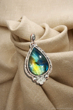 Labradorite Floral Pendant