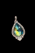 Labradorite Floral Pendant