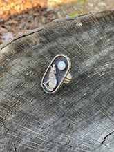 Howling wolf with Howlite