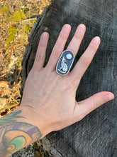 Howling wolf with Howlite